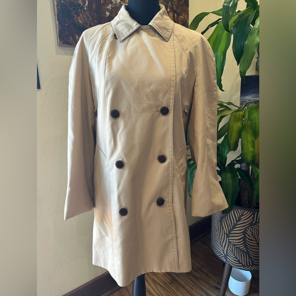 Vintage Etienne Aigner Classic beige  Trench coat with leather buttons Size 10